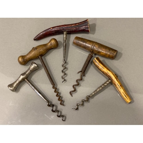 280 - Total of 5 vintage corkscrews - metal, wooden & horn handled