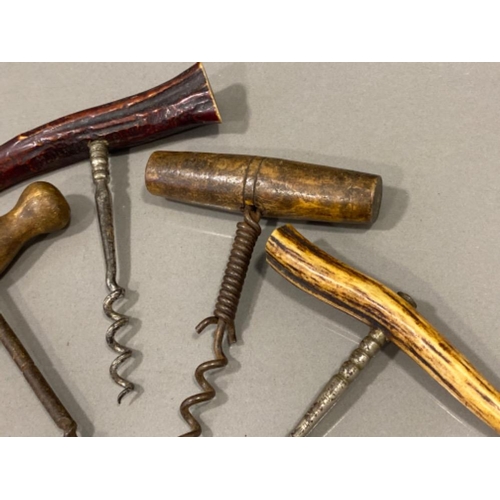 280 - Total of 5 vintage corkscrews - metal, wooden & horn handled