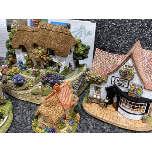 284 - 11x miscellaneous Lilliput Lane collectors club cottage ornaments, (various sizes) unboxed