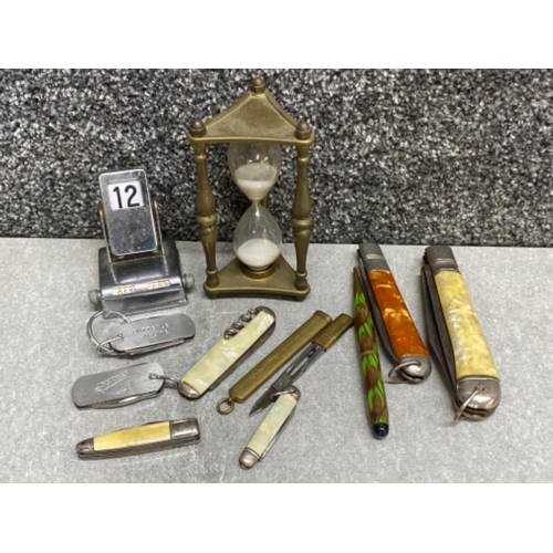 301 - Mixed lot comprising of vintage desk Calendar, brass & glass hour glass plus a selection of pocket k... 