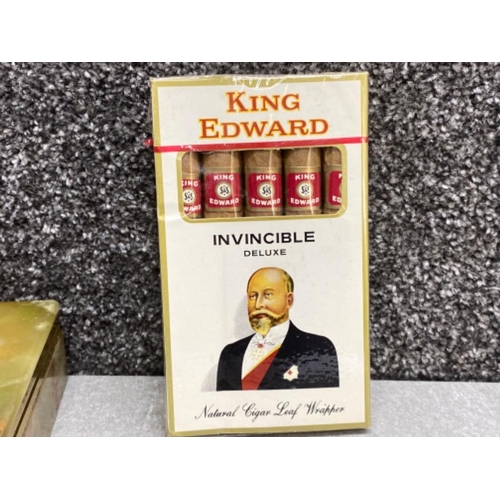 314 - Onyx lidded casket containing an unopened pack of King Edward Invincible Deluxe cigars