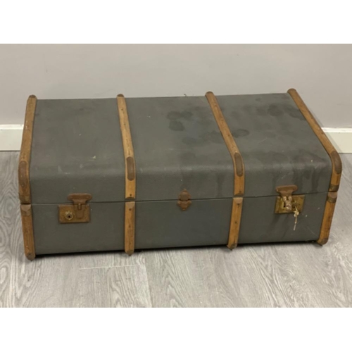 327 - Large Antique 1920s wood & canvas twin handled steamer trunk, 90x51cm, Height 30cm