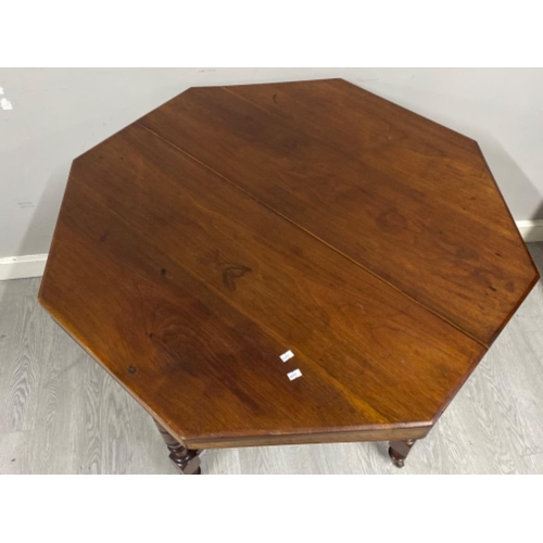 370 - Edwardian mahogany octagonal shaped side table - 89cm diameter, Height 73cm