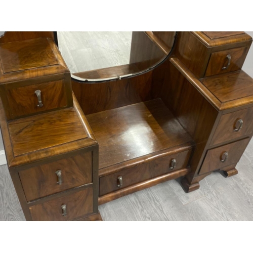 386 - Walnut dressing table with large fitted mirror & 7 drawers, 112x45cm, Height 167cm