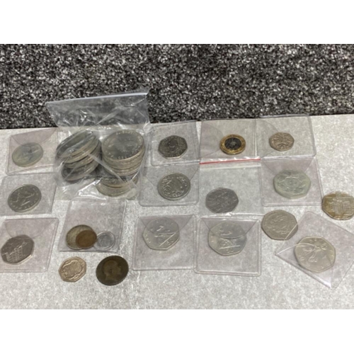 50 - 10 various 20th century crown coins together with bag of 8x 50p coins plus other British & overseas ... 