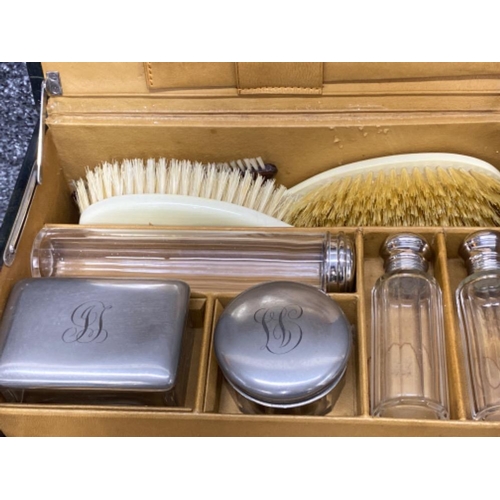 68 - Vintage Vanity set, complete in original case with key