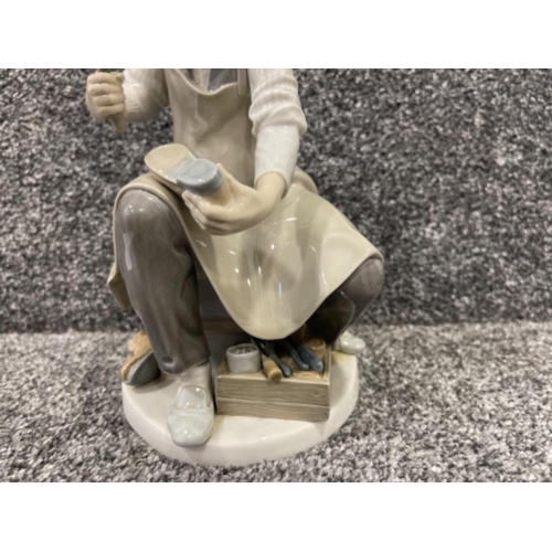 1 - Lladro 4853 Cobbler