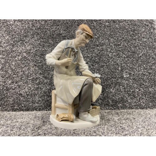 1 - Lladro 4853 Cobbler