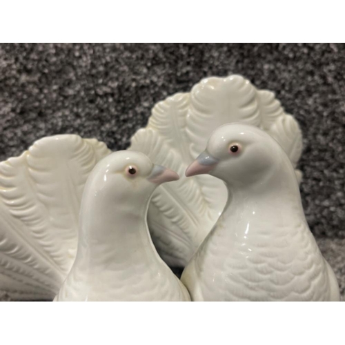 109 - Lladro 1169 doves in good condition with original box