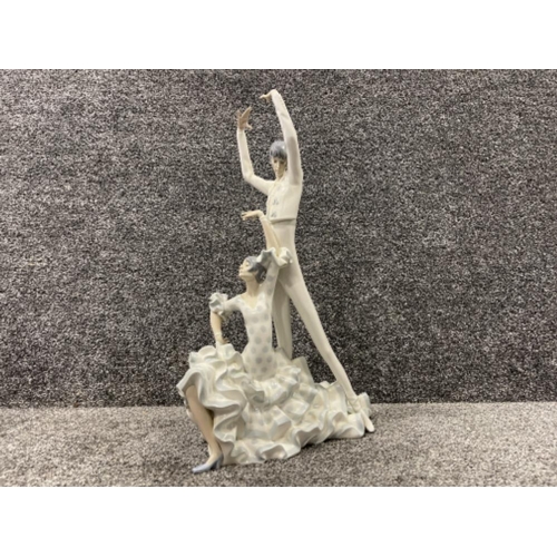 116 - Lladro 4519 Flamenco Dancers In good condition with original box this piece just need a good clean