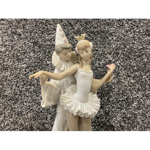 122 - Lladro 4882 Carnival couple in good condition with original box