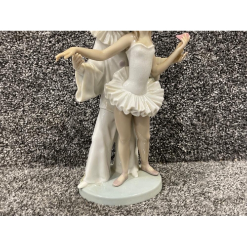 122 - Lladro 4882 Carnival couple in good condition with original box