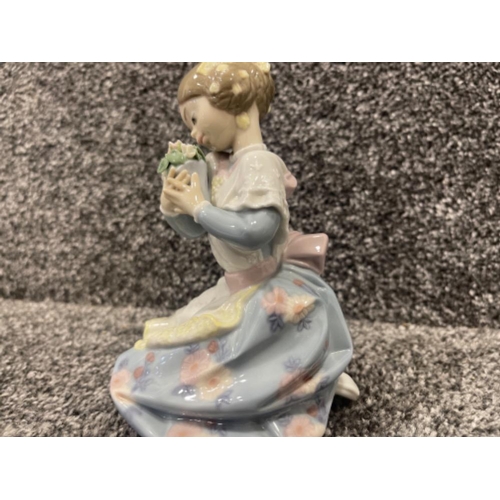 15 - Lladro 5868 Loving Valenciana in good condition