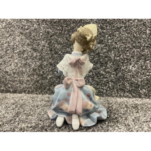 15 - Lladro 5868 Loving Valenciana in good condition