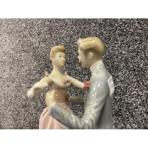 18 - Lladro 1372 Anniversary Waltz good condition