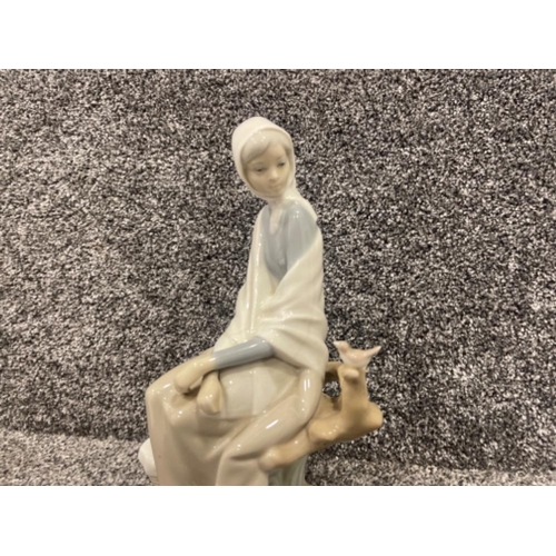 5 - Lladro 4576 Shepherdess in good condition