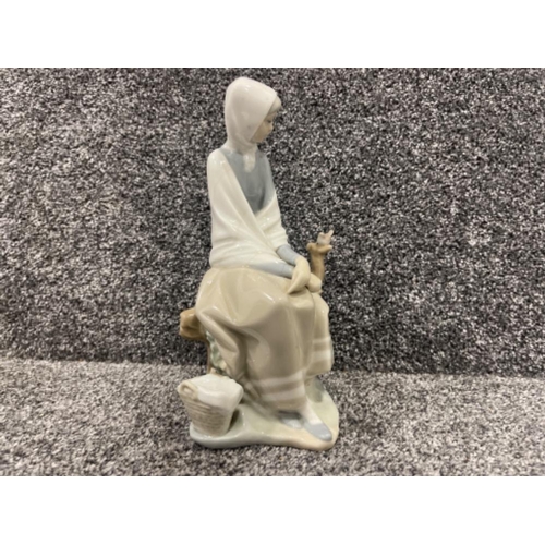 5 - Lladro 4576 Shepherdess in good condition