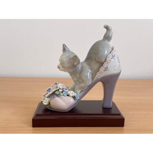 55 - Lladro 6775 “A purr-fect fit” in good condition and original box