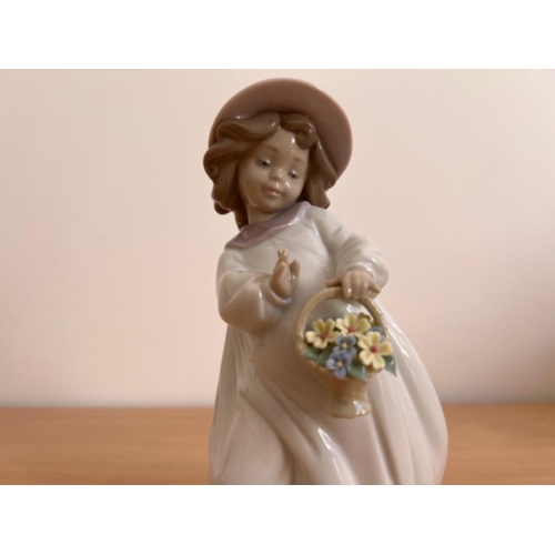 64 - Lladro 6685 “Happiness” in good condition and original box