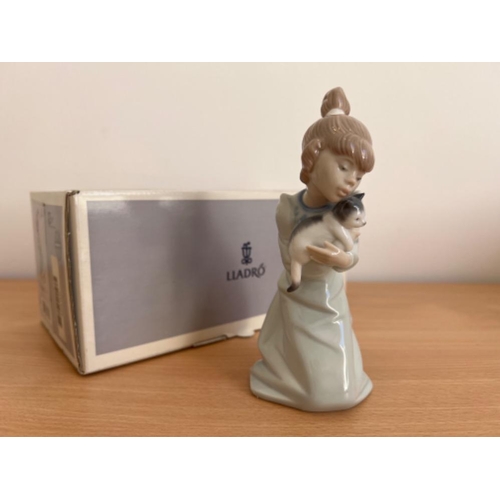 69 - Lladro 5712 “Sleepy kitten” in good condition and original box