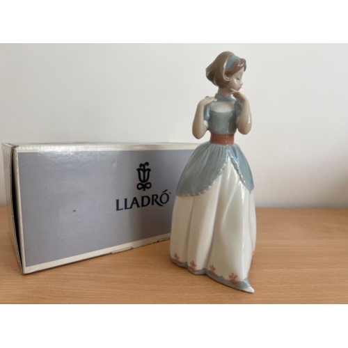 74 - Lladro 6755 “A proper pose” in good condition and original box