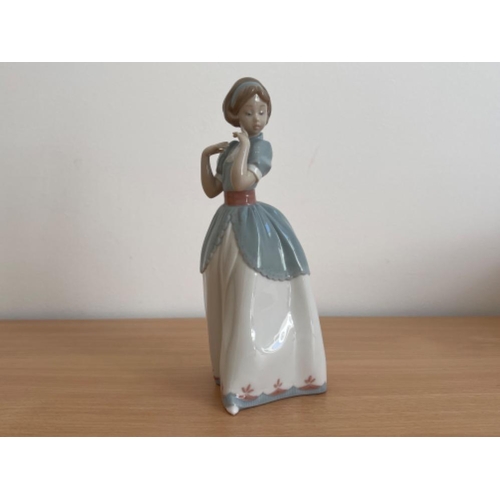 74 - Lladro 6755 “A proper pose” in good condition and original box