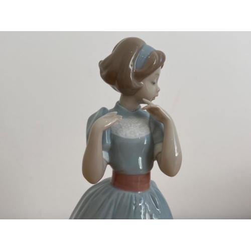 74 - Lladro 6755 “A proper pose” in good condition and original box