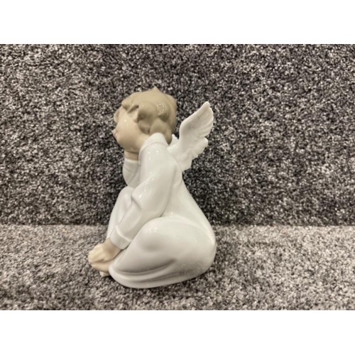 76 - Lladro 4961 Angel Dreaming in good condition with original box