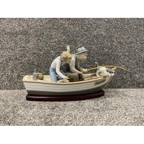 82 - Lladro 5215 Fishing with Gramps in original box - there has been some damage to this piece - the fis... 