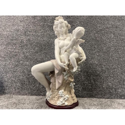 94 - Lladro 1392 Limited edition sculpture’Venus & Cupid’ signed by its designers Juan Huerta & J Ruiz nu... 