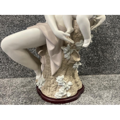 94 - Lladro 1392 Limited edition sculpture’Venus & Cupid’ signed by its designers Juan Huerta & J Ruiz nu... 