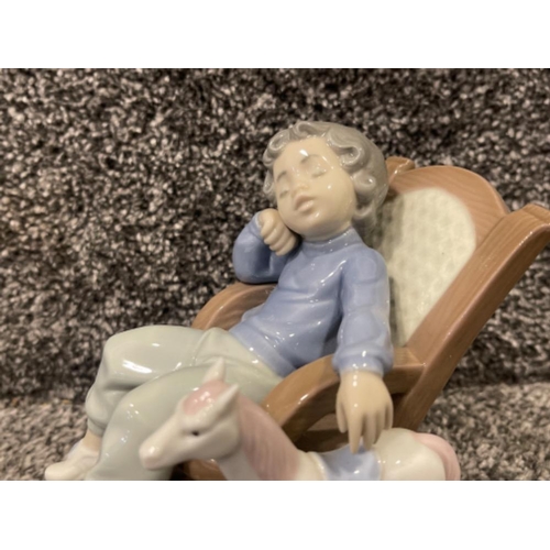 99 - Lladro 5846 All tuckered out in good condition