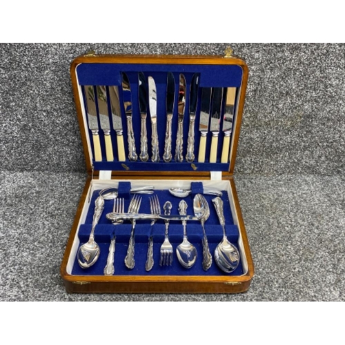 369 - Canteen of silver plated cutlery “Trafalgar” 38 piece