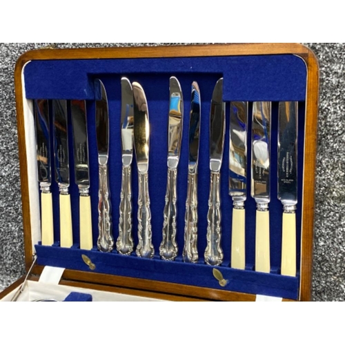 369 - Canteen of silver plated cutlery “Trafalgar” 38 piece