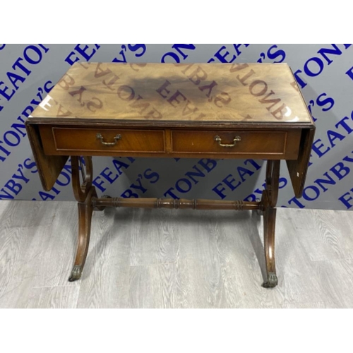 85 - Vintage mahogany drop leaf sofa table fitted with 2 drawers