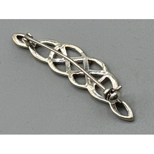 107 - Silver, Celtic design brooch - 4.1g