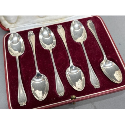 12 - Hallmarked London silver 1939 six piece spoon set with original case, 91.6g