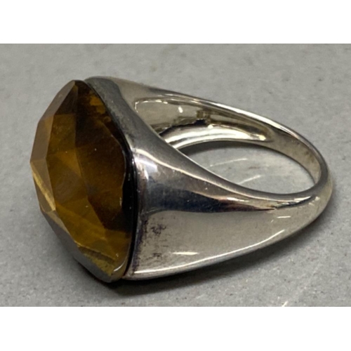 140 - Silver & tigers eye ring - size R, 10.2g gross