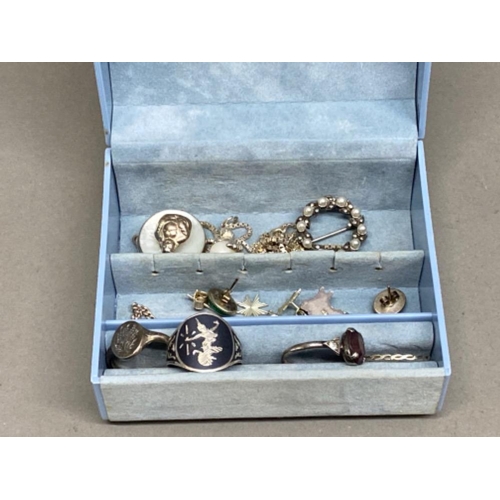 143 - Blue jewellery box containing miscellaneous pieces of silver jewellery rings, necklaces etc, 31.7g g... 