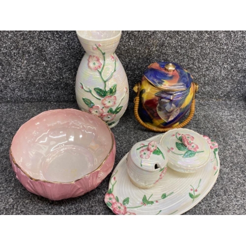 191 - Total of 6 pieces of Maling lustre ware, including lidded barrel, pink bowl & 4 matching pieces