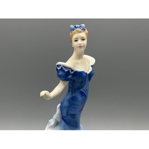 289 - Royal Doulton HN 3861 Centre stage, in good condition