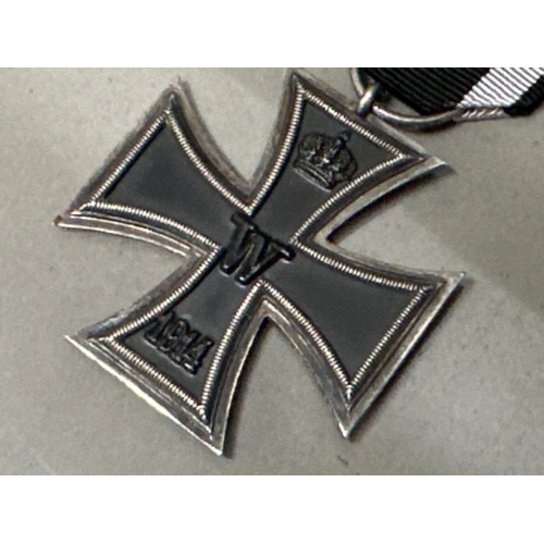 334 - 1914 WWI German iron cross medal with original ribbon