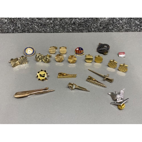 342 - Lot of 6 sets of cufflinks and also with many badges etc