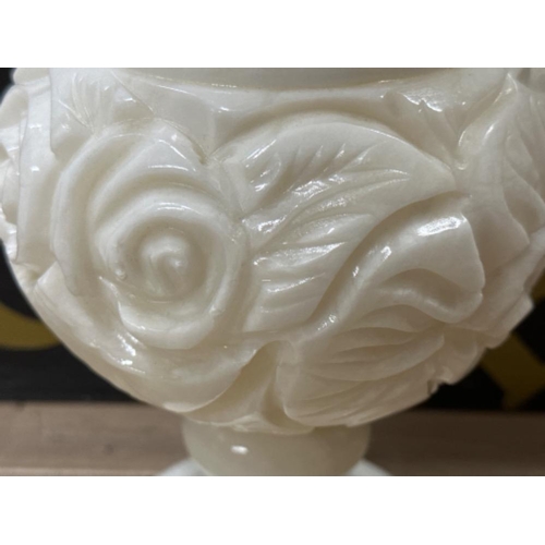 372 - Large carved white marble vase with rose design - H31cm