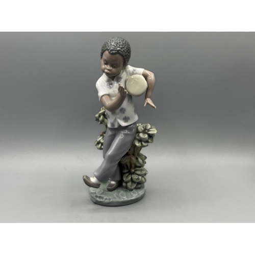 389 - Lladro 5157 bingo beats in good condition