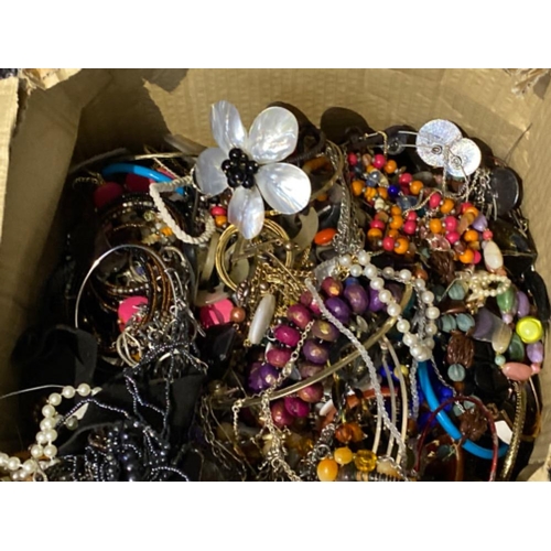 50 - Box lot containing misc costume jewellery