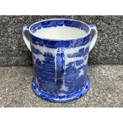 55 - Large blue and white willow patterned Maling triple handled cup - H18.5cm