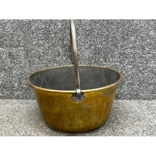 62 - Large antique brass jam pan