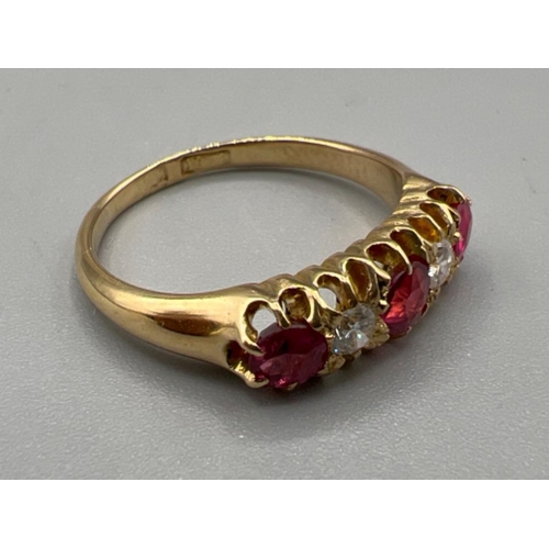 101 - Ladies 18ct gold diamond and pink sapphire 5 stone ring. Size N1/2 (3.86g)