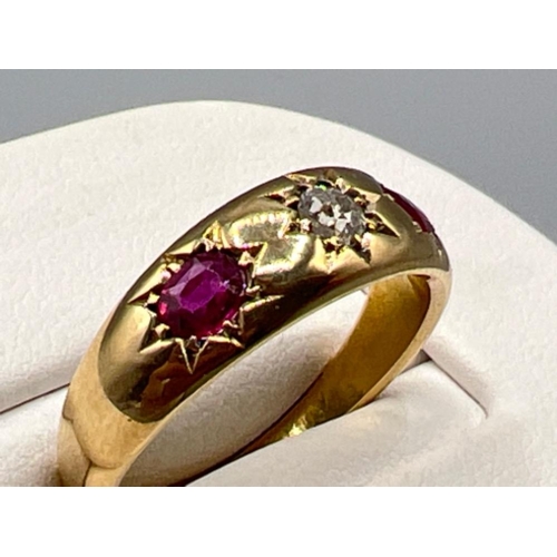 102 - Ladies 18ct gold diamond and pink 3 stone ring, size O (2.99g)